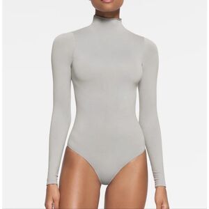 Skims Essential Mick Neck Bodysuit | S/M in Gray